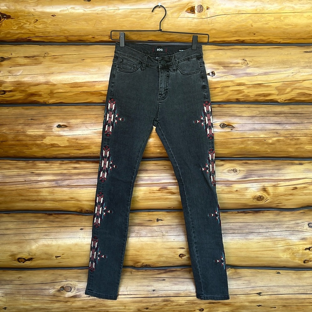 BDG high rise Native cigarette stretch jean 👖 size 25